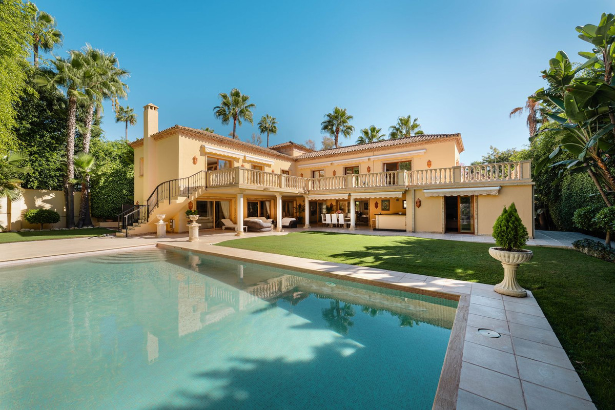 Villa in Nueva Andalucía