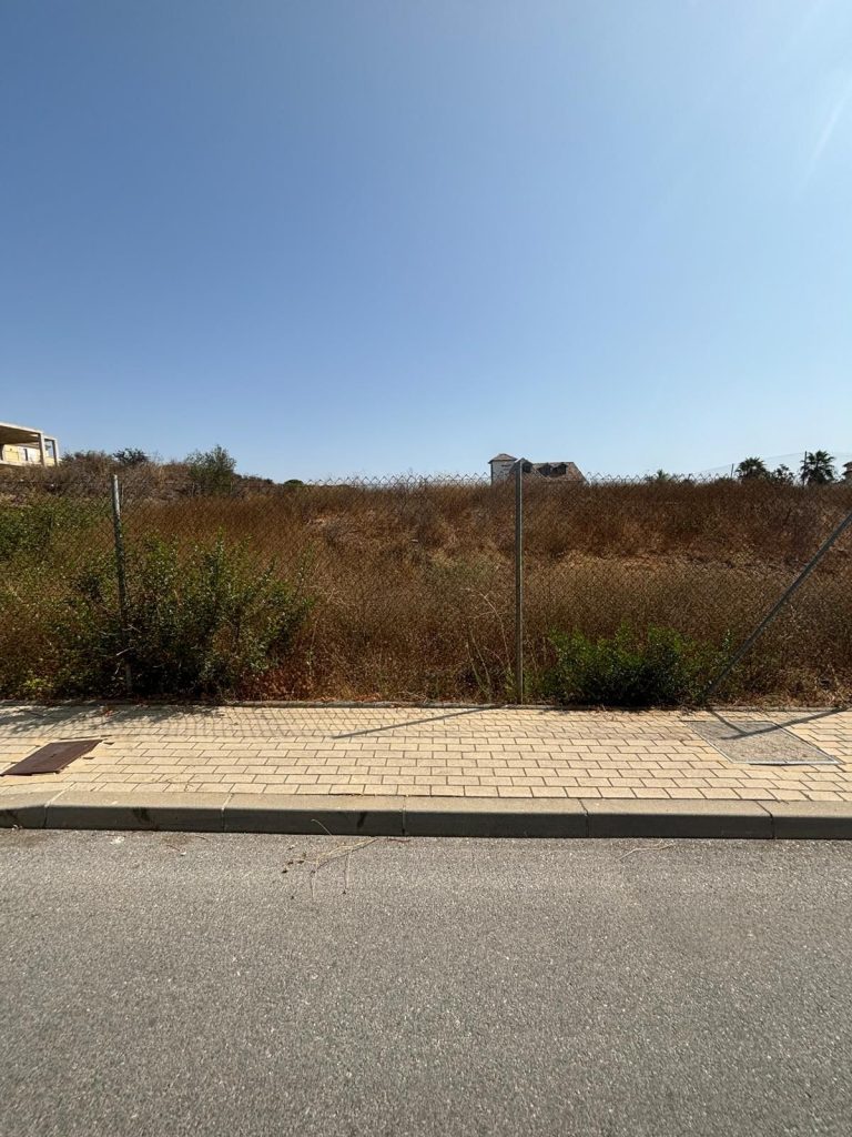 Land in Casares