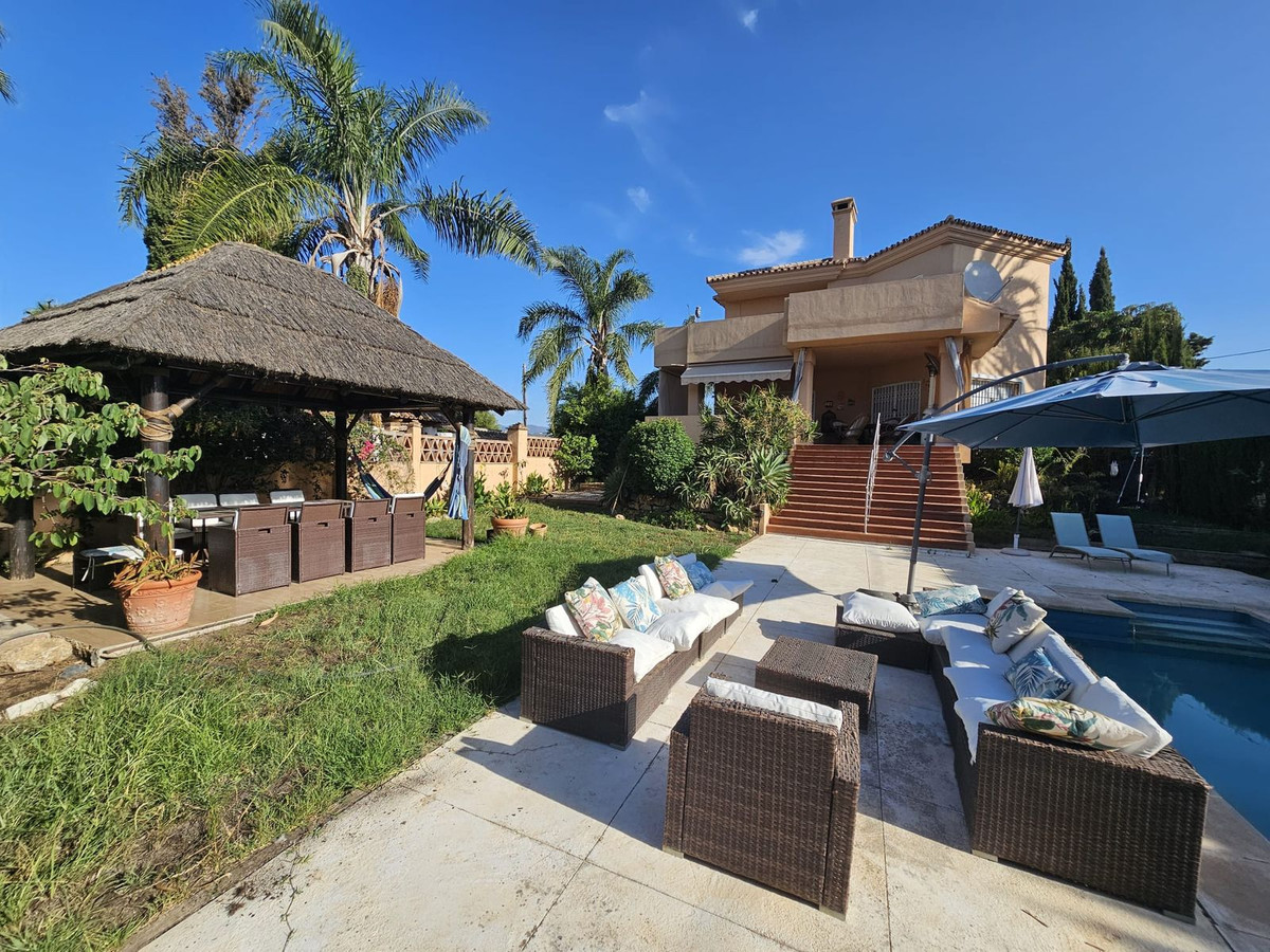 Villa in Nueva Andalucía