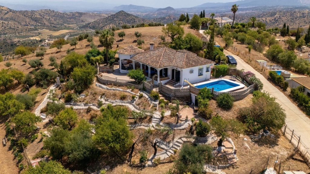 Country house in Guaro