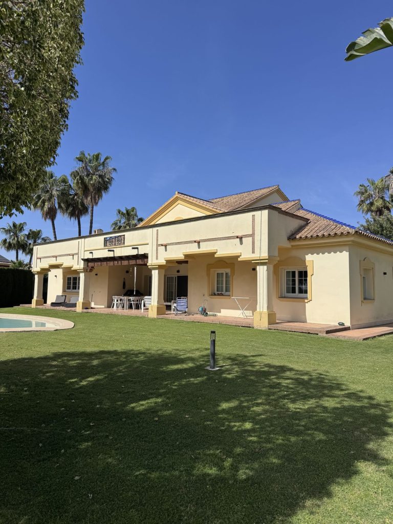 Villa in Estepona