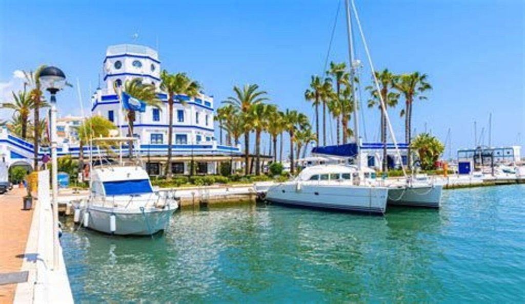 Villa in Estepona