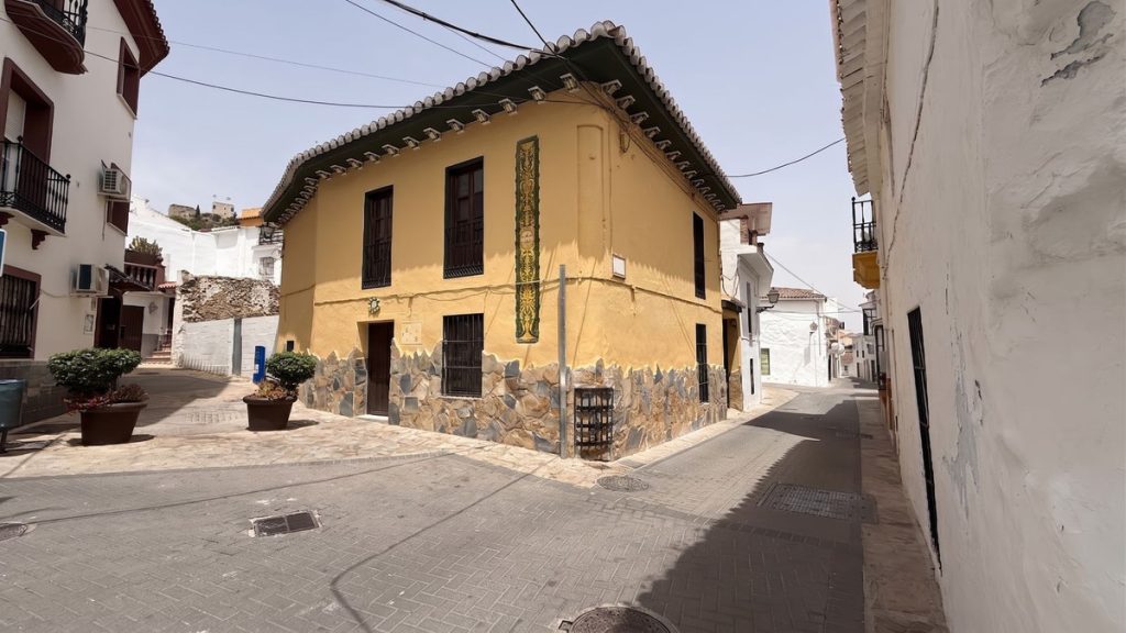 Town house in Monda