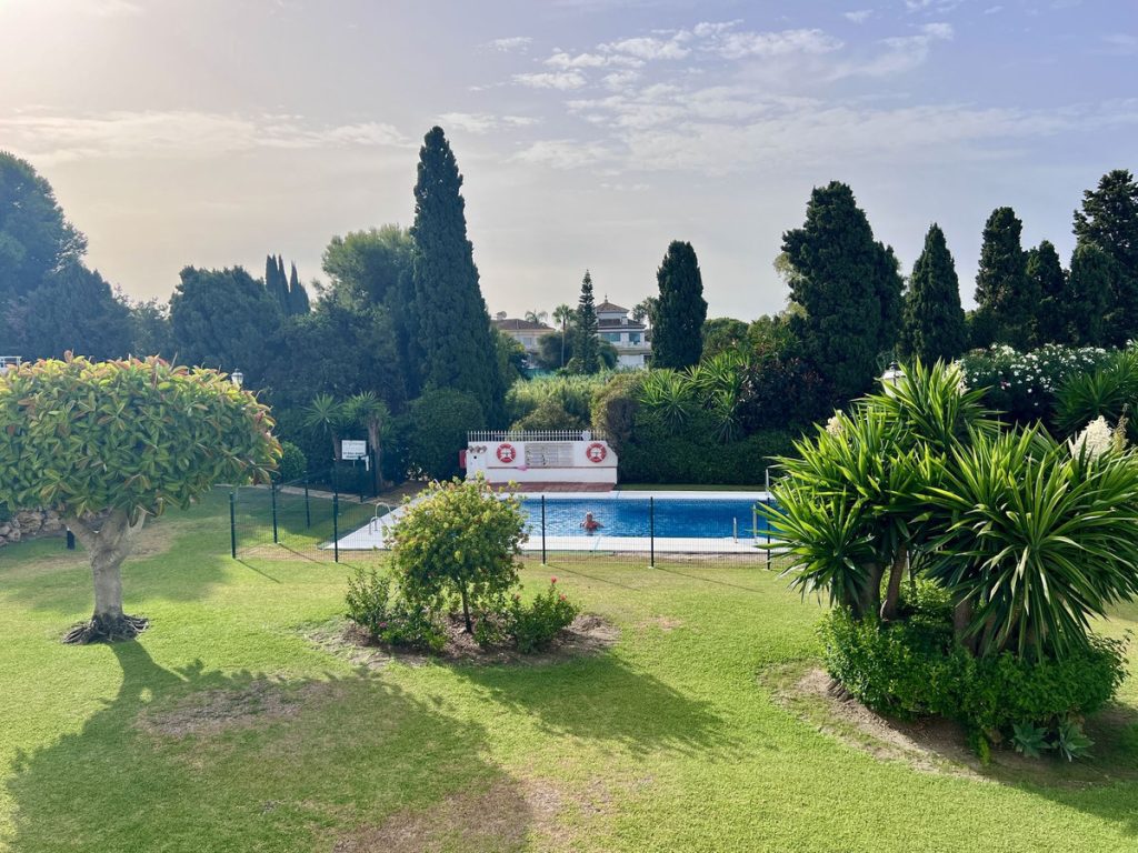 Apartment in El Paraiso