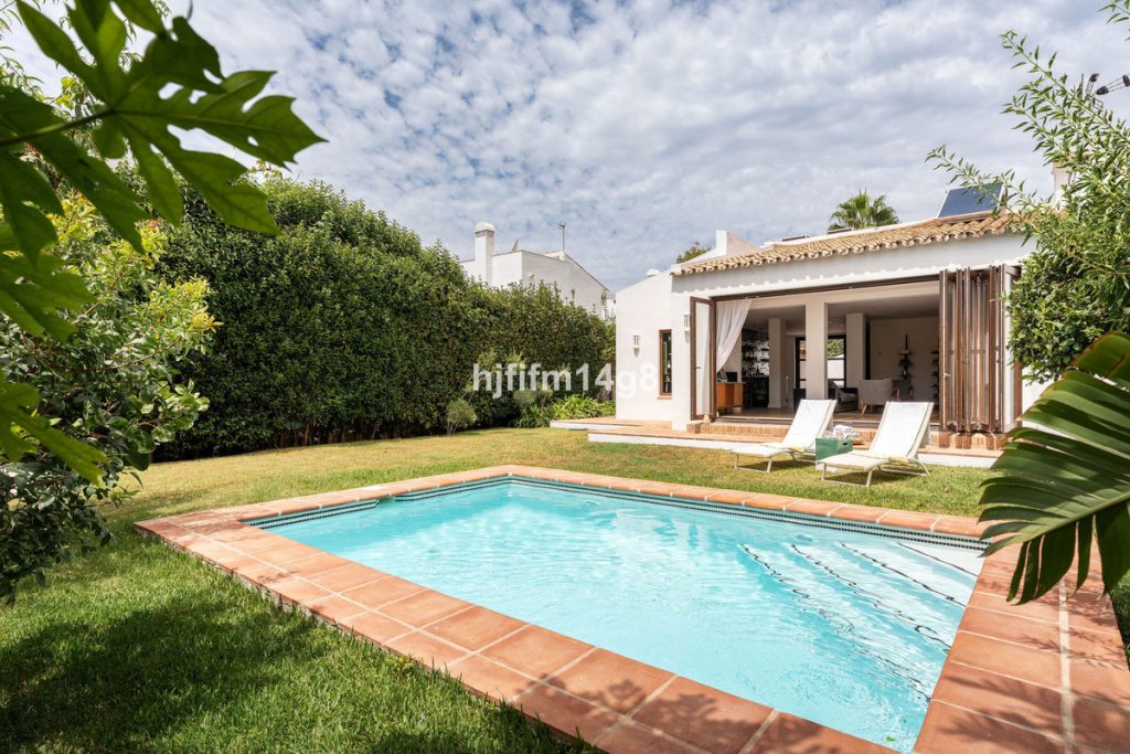 Villa in Estepona