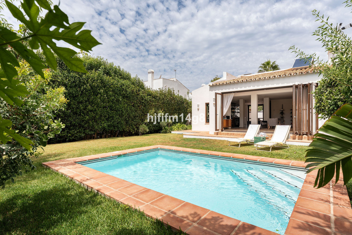 Villa in Estepona