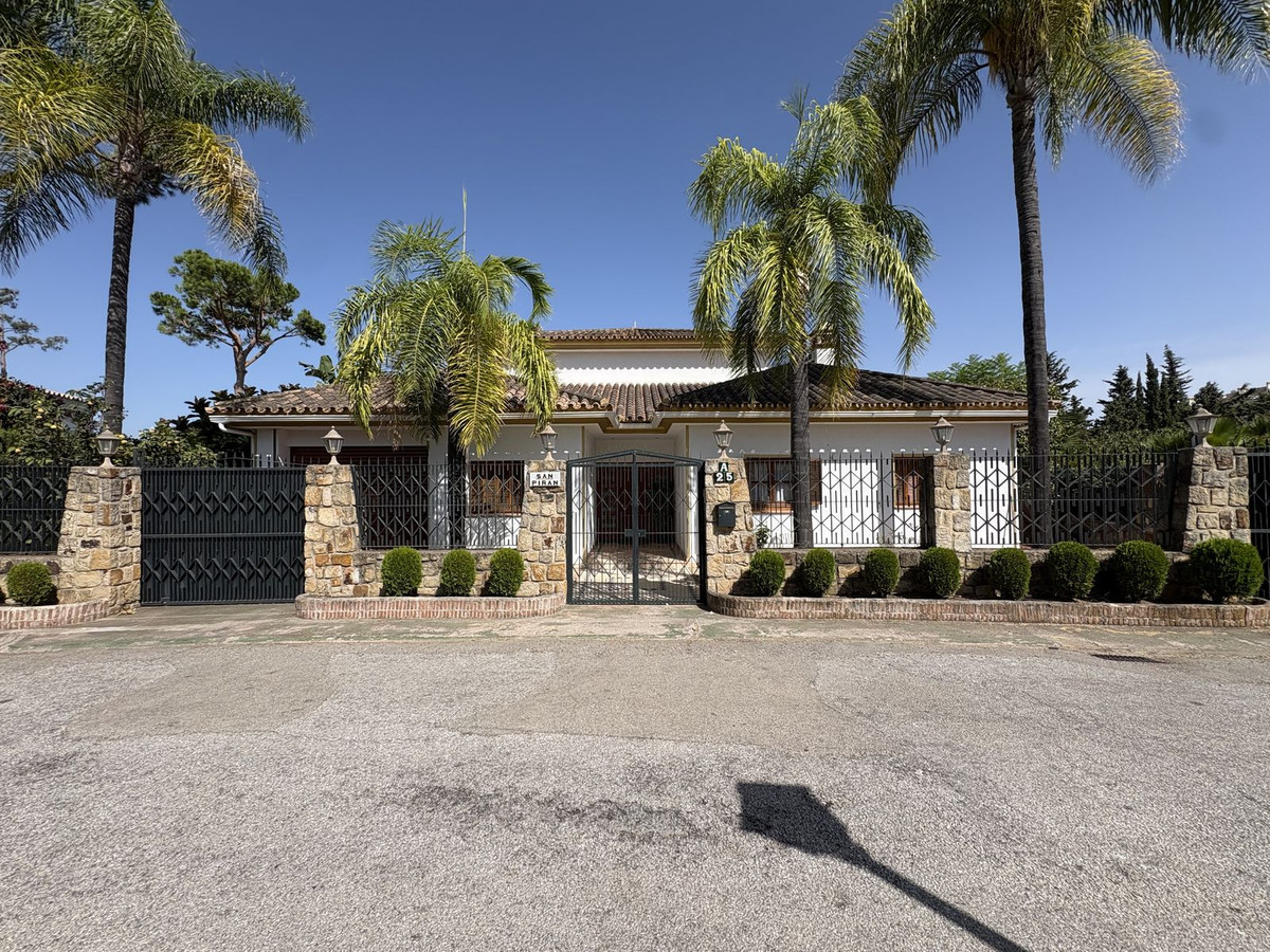 Villa in Nueva Andalucía
