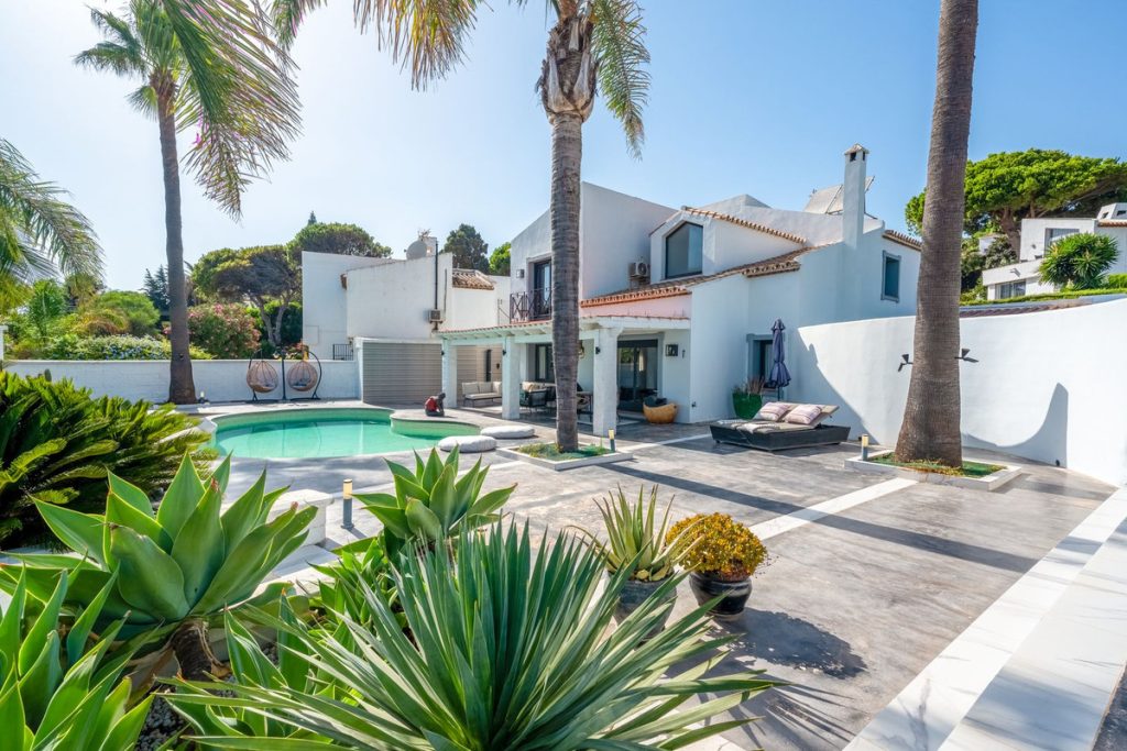 Villa in Casares