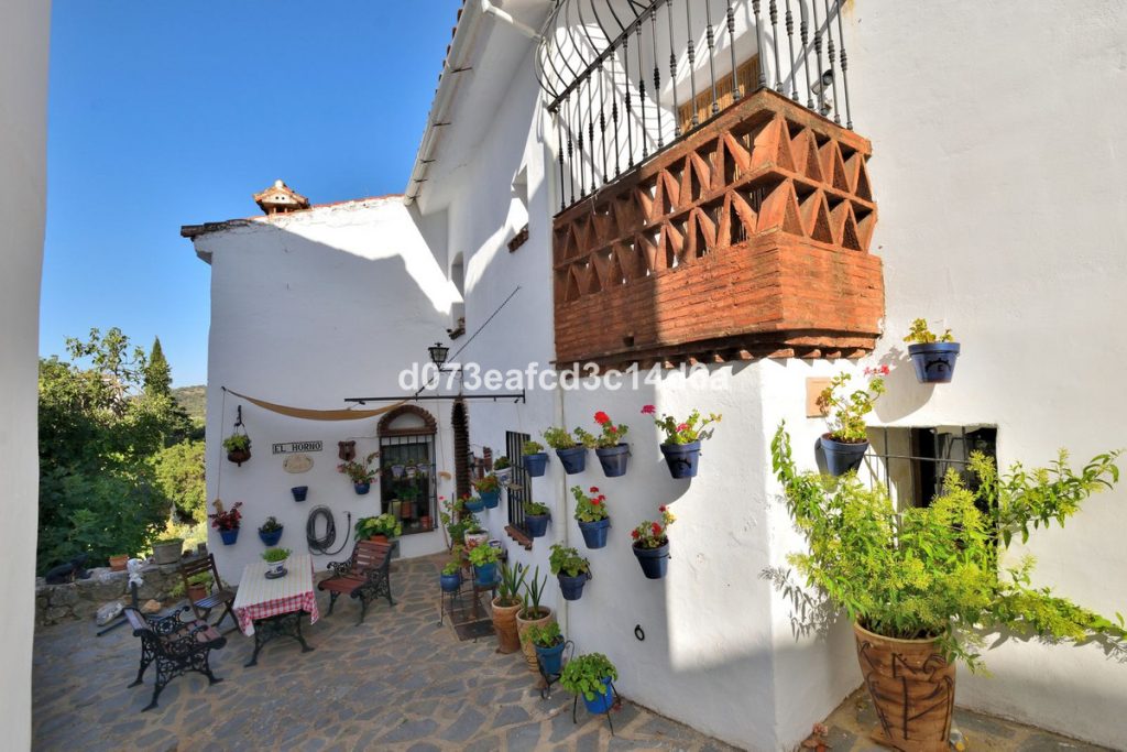 Town house in Parauta