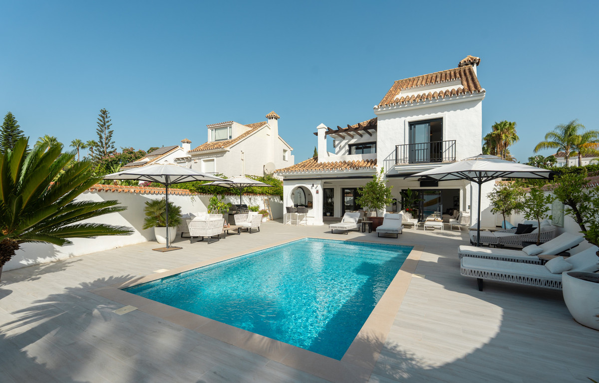 Villa in Nueva Andalucía