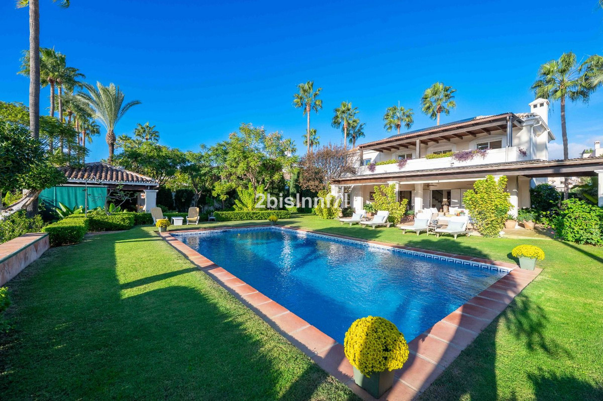 Villa in Elviria