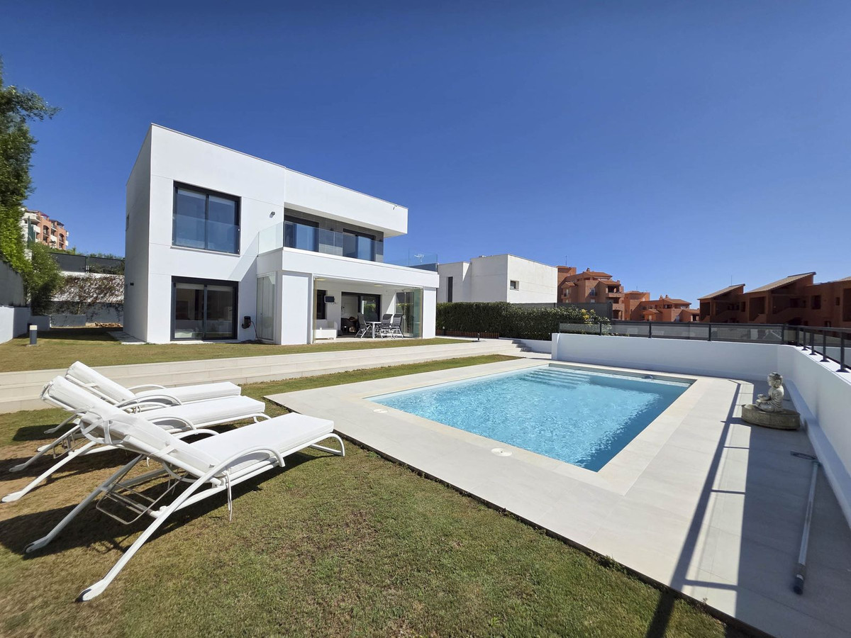 Villa in La Duquesa