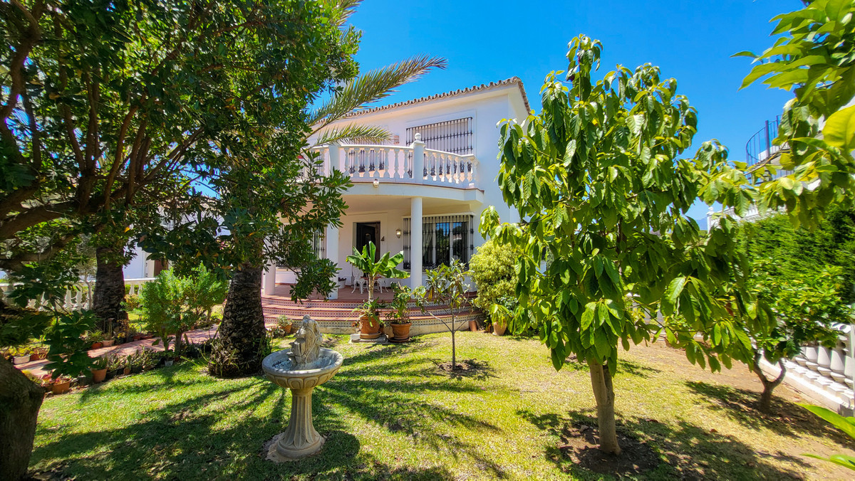 Villa in Elviria