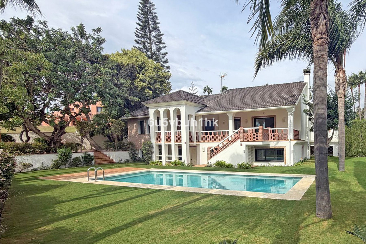 Villa in Estepona